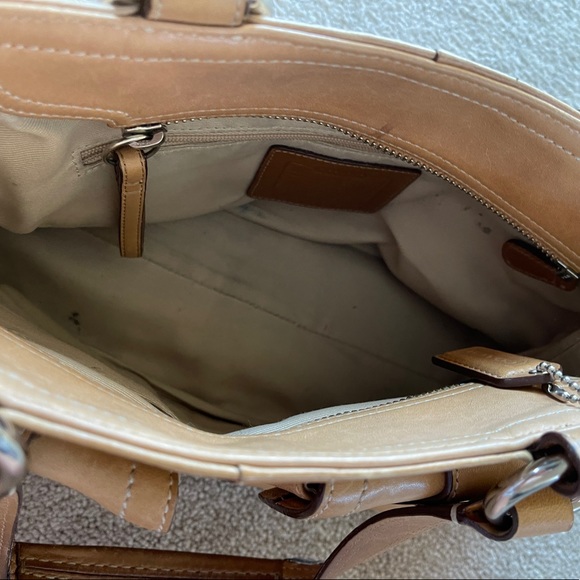 Authentic Coach Women’s Handbag - Picture 7 of 8